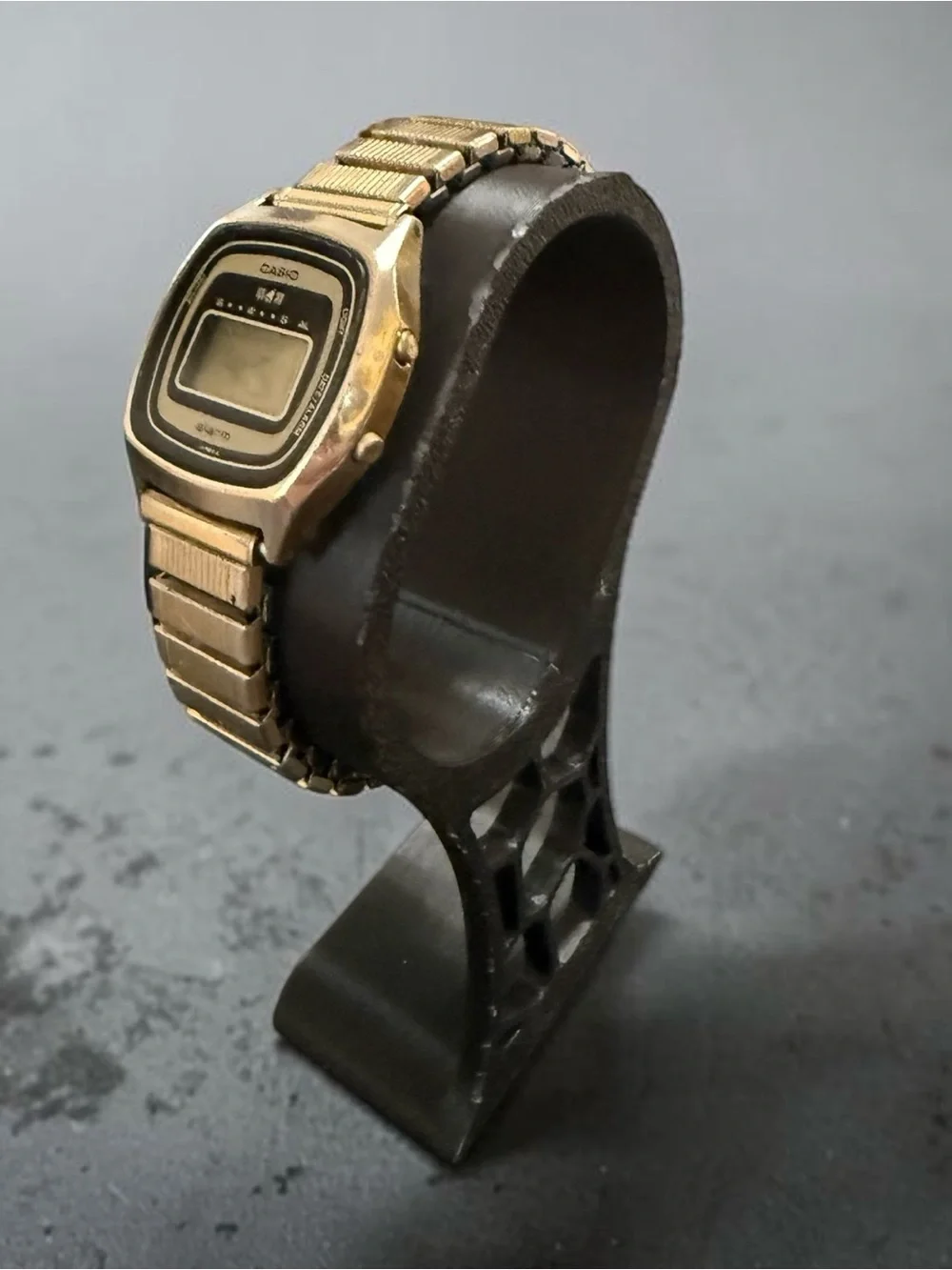 Vintage Casio LA-555G Digital Alarm Watch Japan LCD Runs Original Bracelet